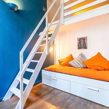 Au Coeur De L'ecusson - De Caractere