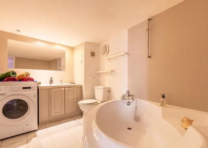 Au Coeur De L'ecusson - De Caractere Apartment